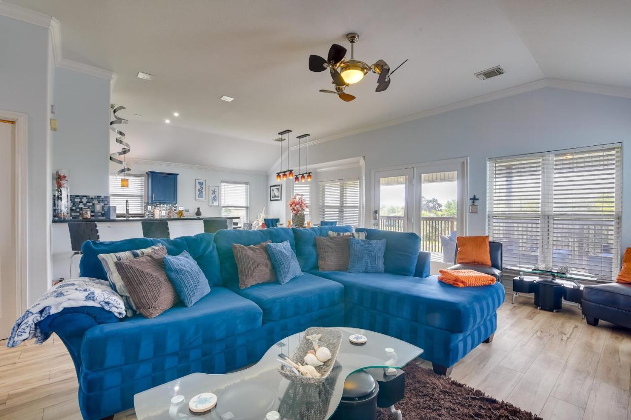 Galveston Escape With Entertainment Patio And Deck! Villa Bagian luar foto