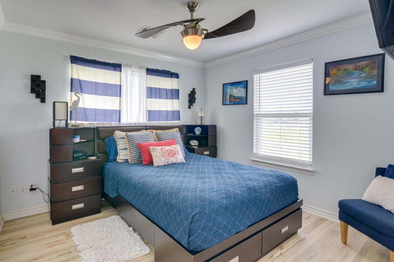 Galveston Escape With Entertainment Patio And Deck! Villa Bagian luar foto