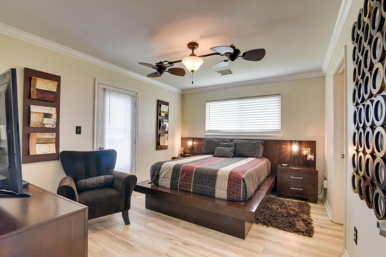 Galveston Escape With Entertainment Patio And Deck! Villa Bagian luar foto