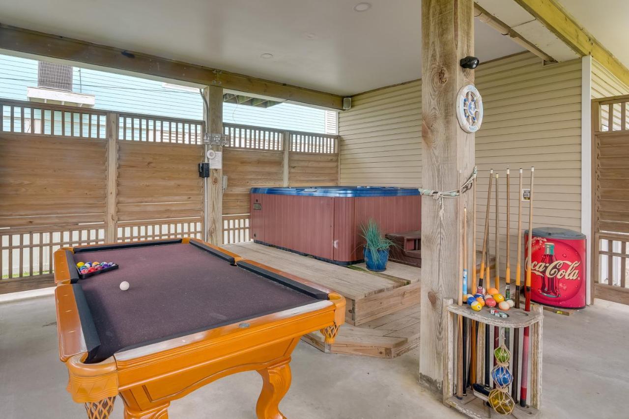 Galveston Escape With Entertainment Patio And Deck! Villa Bagian luar foto