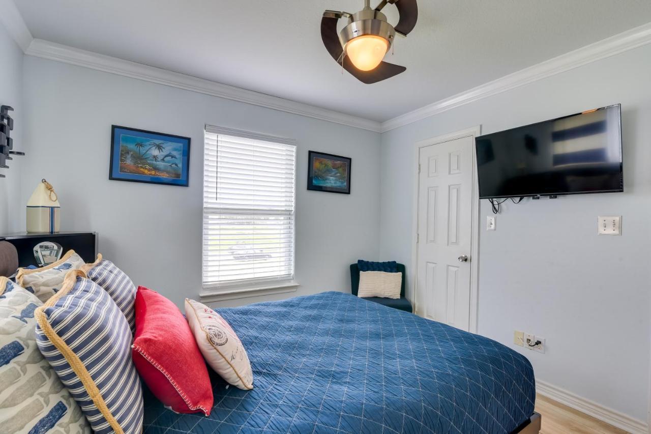 Galveston Escape With Entertainment Patio And Deck! Villa Bagian luar foto