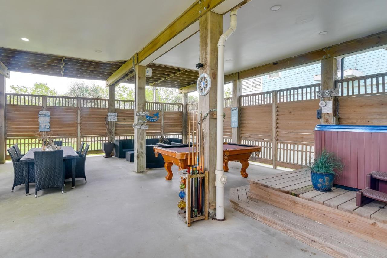 Galveston Escape With Entertainment Patio And Deck! Villa Bagian luar foto
